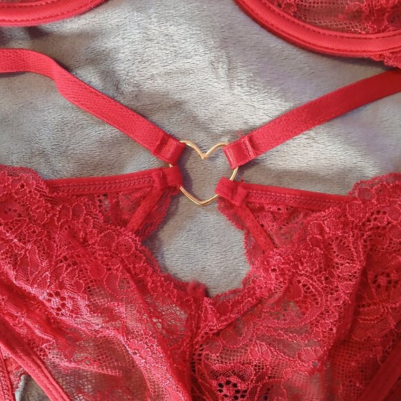 Frederick's of Hollywood Women's Lover Floral Lace Bra Set L/XL NWT Red - Picture 2 of 8